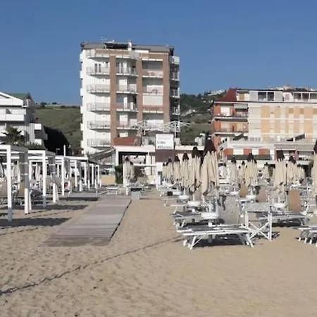 Appartamento Sul Mare Roseto Degli Abruzzi Exterior photo